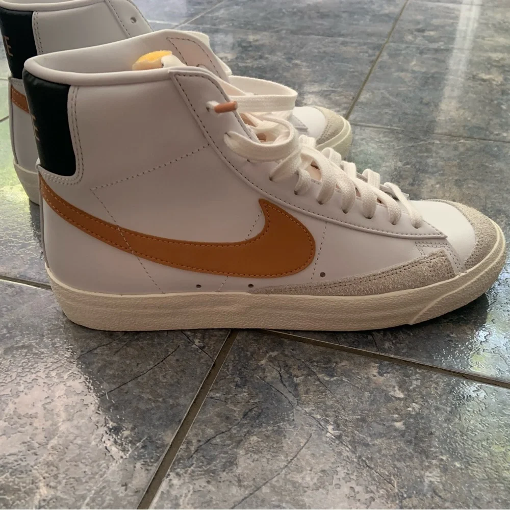 Pink Nike blazers size 9.5 women’s 8 men’s - Picture 2 of 7